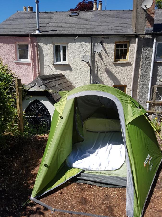 'Yellow Wood Micro Hostel-Eco Urban Bothy Style Very Basic But Cosy Redecorating But Cheap & Friendly Quiet Time Lockout 11Pm-7Am Bring Towel Or Hire ブレコン エクステリア 写真